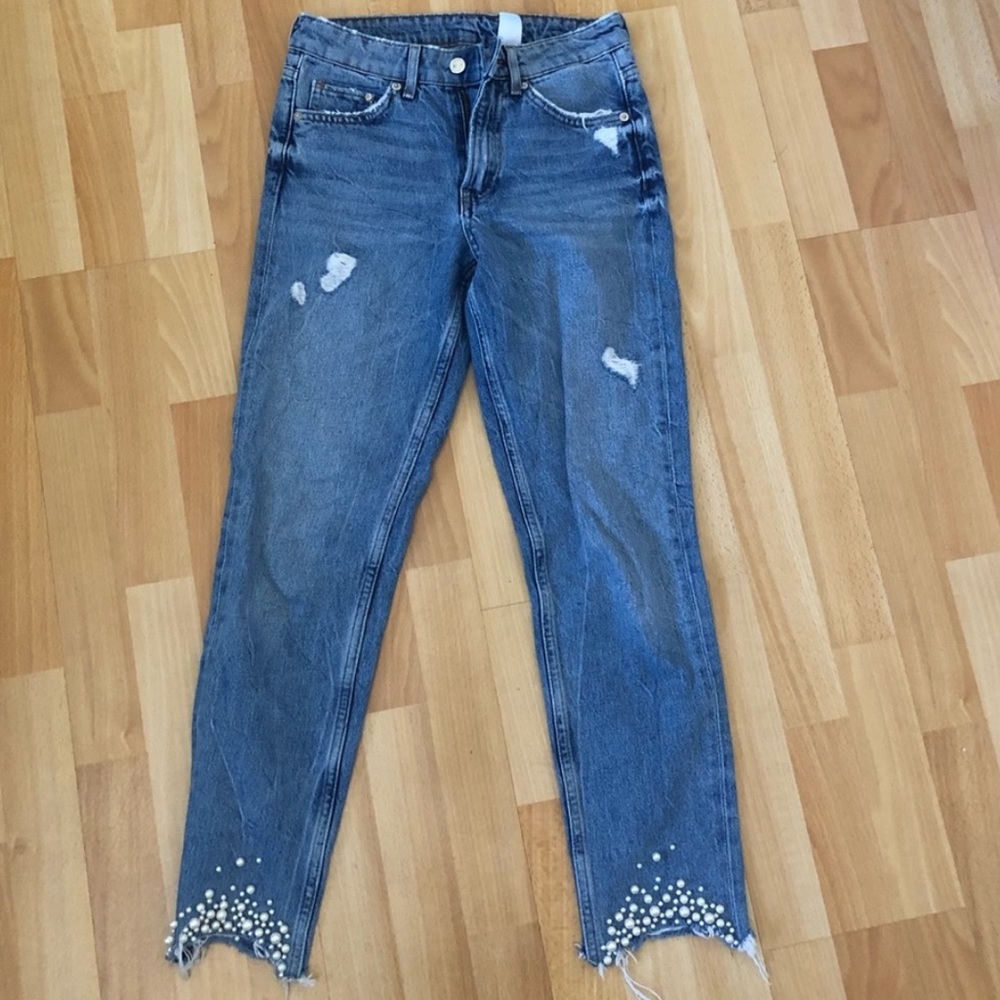 H&M girlfriend jeans with pearl detail size 24 moderately worn no flaws